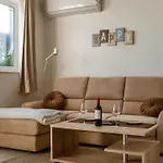Apartmán Amazing Terraced With Free Parking