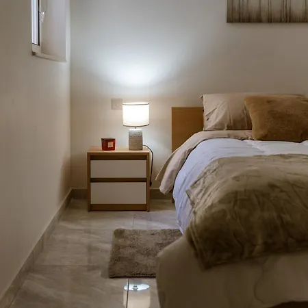 Apartment Amazing Terraced With Free Parking *