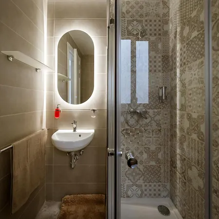 Amazing Terraced With Free Parking Apartment
