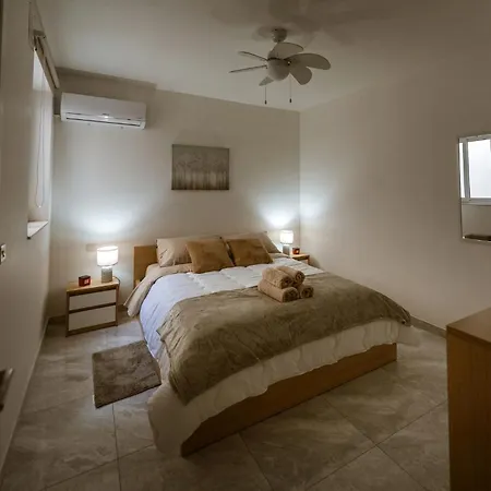 Amazing Terraced Apartment With Free Parking Marsaskala