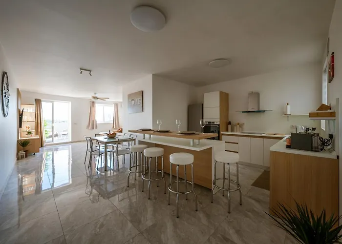 Amazing Terraced Apartment With Free Parking Appartement Marsaskala