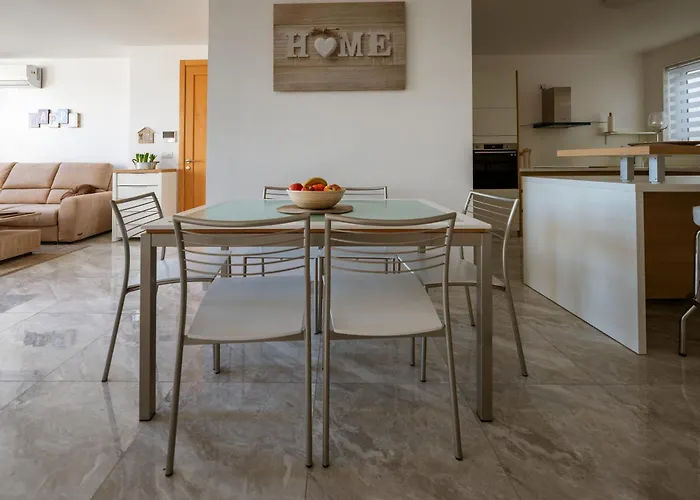 Amazing Terraced Apartment With Free Parking